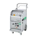 IceTech Elite 20 Evolution Line Trockeneisstrahlgerät mit Edelstahlgehäuse, Druckanzeigen und Bedienelementen an der Vorderseite. Das kompakte, fahrbare Reinigungsgerät ist für industrielle Anwendungen konzipiert und verfügt über robuste Räder für einfache Mobilität.